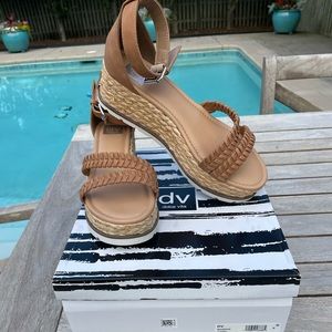 Dolce Vita Bannon Sandals